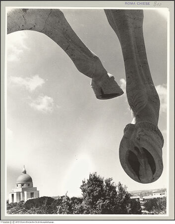 Vorderseite von  [https://rightsstatements.org/page/CNE/1.0/] Garten der Villa Massimo - Garten, Brunnen, bh553129_recto. Foto.