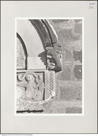 Vorderseite von Bibliotheca Hertziana [https://www.deutsche-digitale-bibliothek.de/content/lizenzen/rv-fz/] Linkes PortalKonsolen - Rechte Konsole, bh553219_recto. Foto.