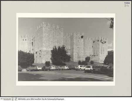 Vorderseite von Rödel [https://www.deutsche-digitale-bibliothek.de/content/lizenzen/rv-ez/] Castello dell'Imperatore - Südöstliche Fassade von Süden, bh553426_recto. Foto: Rödel, Volker.