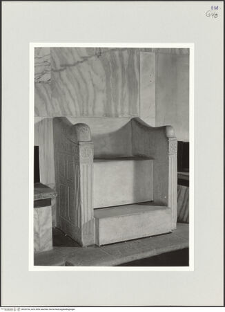 Vorderseite von Ravenna, Marco [https://www.deutsche-digitale-bibliothek.de/content/lizenzen/rv-ez/] Thron des Bischofs Damiano - Seitenansicht, bh553734_recto. Foto: Ravenna, Marco.