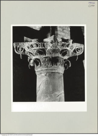 Vorderseite von Sigismondi, Roberto [http://creativecommons.org/licenses/by-nc-sa/4.0/] Kapitelle des LanghausesKapitell 4 (N4) - Gesamtansicht, bh554079_recto. Foto: Sigismondi, Roberto.