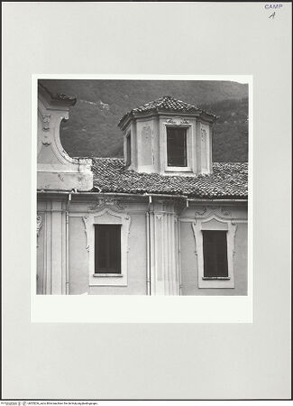 Vorderseite von Sigismondi, Roberto [https://www.deutsche-digitale-bibliothek.de/content/lizenzen/rv-fz/] Palazzo Abbaziale di Loreto - Fassade, Detail, bh555236_recto. Foto: Sigismondi, Roberto.