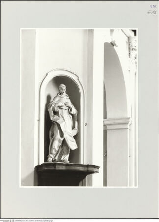 Vorderseite von Ravenna, Marco [https://www.deutsche-digitale-bibliothek.de/content/lizenzen/rv-ez/] Heiliger - Gesamtansicht, bh555762_recto. Foto.