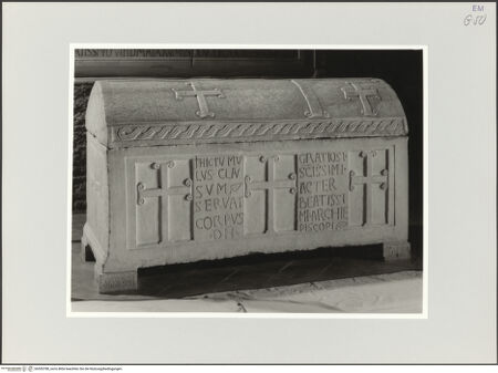 Vorderseite von Ravenna, Marco [https://www.deutsche-digitale-bibliothek.de/content/lizenzen/rv-ez/] Sarkophag des Bischofs Grazioso (gest. 788) - Seitenansicht von links, bh555788_recto. Foto: Ravenna, Marco.