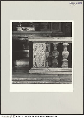 Vorderseite von Sopr. BAS ROMA [https://www.deutsche-digitale-bibliothek.de/content/lizenzen/rv-ez/] Balustrade mit Wappen des Giovanni Battista Lucatelli und der Vittoria Pagliardi - Detail: Wappen der Vittoria Pagliardi, bh555961-2_recto. Foto.