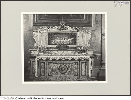 Vorderseite von Sopr. BAS ROMA [https://www.deutsche-digitale-bibliothek.de/content/lizenzen/rv-ez/] Santi Andrea e Claudio dei Borgognoni - rechter Kreuzarm, Altar, bh556034_recto. Foto.