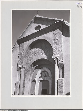 Vorderseite von unbekannt [https://www.deutsche-digitale-bibliothek.de/content/lizenzen/rv-ez/] Santa SofiaSüdwestfassade - Detail, Portal, bh556254_recto. Foto.