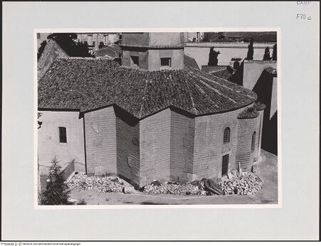 Vorderseite von unbekannt [https://www.deutsche-digitale-bibliothek.de/content/lizenzen/rv-ez/] Santa SofiaSüdfassade - Teilansicht von oben, bh556259_recto. Foto.