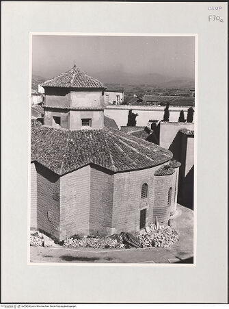 Vorderseite von unbekannt [https://www.deutsche-digitale-bibliothek.de/content/lizenzen/rv-ez/] Santa SofiaSüdfassade - Teilansicht von oben, bh556260_recto. Foto.