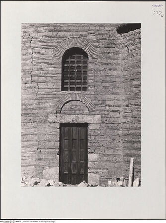 Vorderseite von unbekannt [https://www.deutsche-digitale-bibliothek.de/content/lizenzen/rv-ez/] Santa SofiaSüdfassade - Seitenportal, bh556263_recto. Foto.