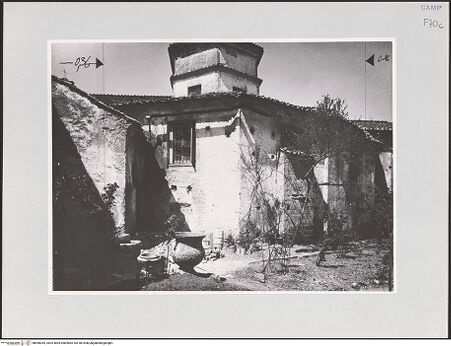 Vorderseite von ICCD [https://www.deutsche-digitale-bibliothek.de/content/lizenzen/rv-ez/] Santa SofiaSüdfassade - Teilansicht, bh556264_recto. Foto.