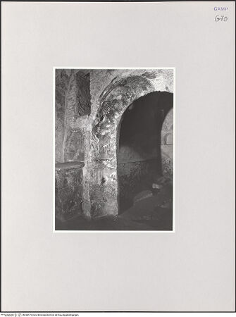 Vorderseite von Kunstgeschichtliches Institut Mainz [https://www.deutsche-digitale-bibliothek.de/content/lizenzen/rv-ez/] FreskenzyklusApsis und Stirnwand (Pantokrator, Madonna und Engel) - Apsis, Teilansicht, linke Seite, bh556419_recto. Foto.