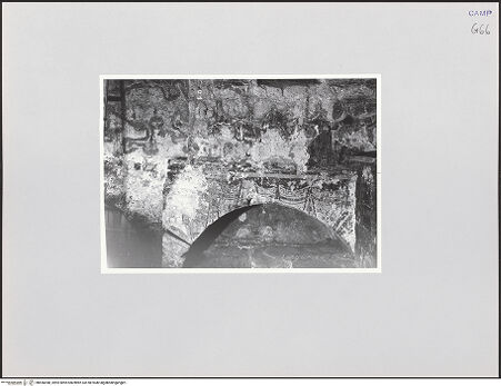 Vorderseite von Kunstgeschichtliches Institut Mainz [https://www.deutsche-digitale-bibliothek.de/content/lizenzen/rv-ez/] FreskenzyklusVita-Szenen (Nordwand)Darstellung Christi im Tempel - Gesamtansicht mit Sockelvelum, bh556448_recto. Foto.