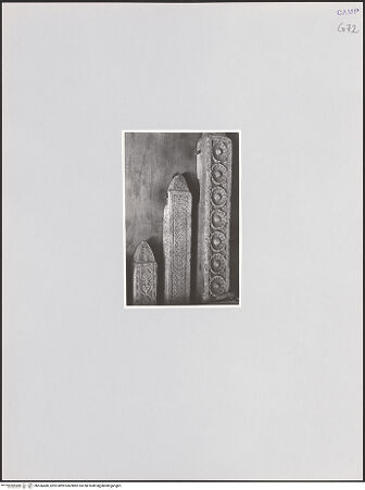 Vorderseite von unbekannt [https://www.deutsche-digitale-bibliothek.de/content/lizenzen/rv-ez/] Pfeiler mit floralem Ornament - Pfeiler IV, VI, VII, bh556480_recto. Foto.