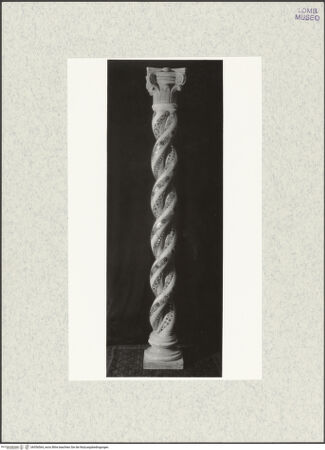 Vorderseite von ICCD [https://rightsstatements.org/page/CNE/1.0/] Osterleuchter - Gesamtansicht, bh556564_recto. Foto.