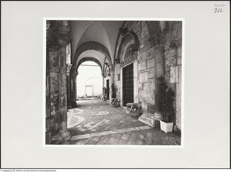 Vorderseite von Sigismondi, Roberto [http://creativecommons.org/licenses/by-nc-sa/4.0/] Duomo - Blick in die Portikus, bh556873_recto. Foto: Sigismondi, Roberto.