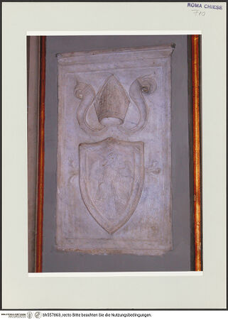 Vorderseite von Röll, Johannes [https://www.deutsche-digitale-bibliothek.de/content/lizenzen/rv-ez/] Reliefplatte mit Wappen eines Bischofs - , bh557863_recto. Foto (digital): Röll, Johannes.