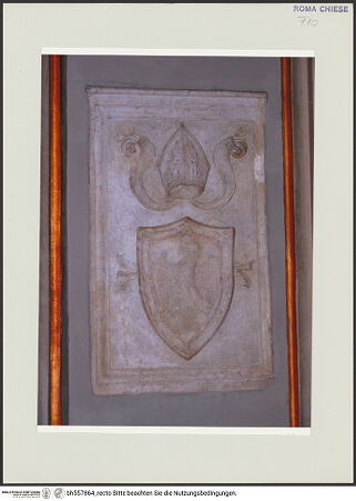Vorderseite von Röll, Johannes [https://www.deutsche-digitale-bibliothek.de/content/lizenzen/rv-ez/] Reliefplatte mit Wappen eines Bischofs - , bh557864_recto. Foto (digital): Röll, Johannes.