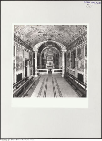 Vorderseite von Sopr. Archeologica di Roma, Museo Nazionale Romano [https://www.deutsche-digitale-bibliothek.de/content/lizenzen/rv-ez/] Palazzo AltempsChiesa della Beata Maria Vergine della Clemenza e di Sant'Aniceto - Blick zum Altar, bh557922_recto. Foto.