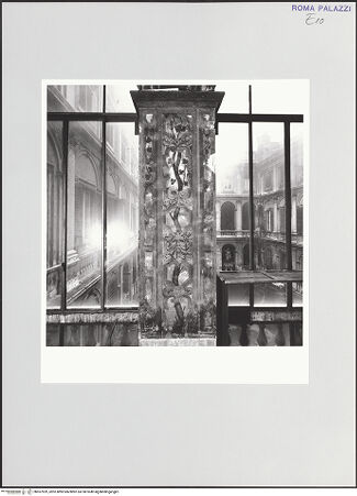 Vorderseite von Sopr. Archeologica di Roma, Museo Nazionale Romano [https://www.deutsche-digitale-bibliothek.de/content/lizenzen/rv-ez/] Freskierte LoggiendekorationFreskierte PilasterMaskaronfresken der nördlichen Pilasterseite - Pilaster des 4. Joches an der Ostseite, bh557929_recto. Foto.