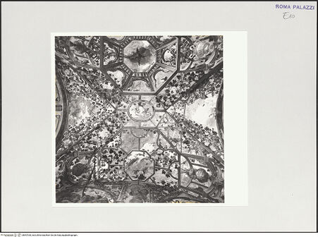 Vorderseite von Sopr. Archeologica di Roma, Museo Nazionale Romano [https://rightsstatements.org/page/CNE/1.0/] Freskierte LoggiendekorationTrompe l'oeil-Dekoration mit illusionistischen Weinlauben, Putten und Tieren - , bh557930_recto. Foto.