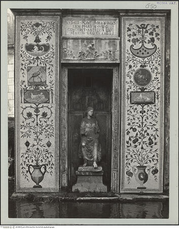 Vorderseite von unbekannt [https://www.deutsche-digitale-bibliothek.de/content/lizenzen/rv-fz/] Casina di Pio IV.Casino Piccolo - Ostfassade, linke Nische, bh558422_recto. Foto: Dellacher, Max (Lienz).