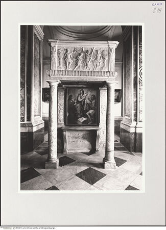 Vorderseite von Sigismondi, Roberto [http://creativecommons.org/licenses/by-nc-sa/4.0/] Kanzel mit Altar - Gesamtansicht, bh559237_recto. Foto: Sigismondi, Roberto.