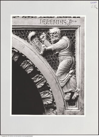 Vorderseite von Sigismondi, Roberto [http://creativecommons.org/licenses/by-nc-sa/4.0/] KanzelProphetendarstellungen - Jeremias mit Schriftrolle, bh559545_recto. Foto: Sigismondi, Roberto.