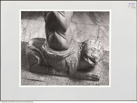 Vorderseite von Sigismondi, Roberto [http://creativecommons.org/licenses/by-nc-sa/4.0/] KanzelSäulen und Tragfiguren - Löwe, bh559548_recto. Foto: Sigismondi, Roberto.