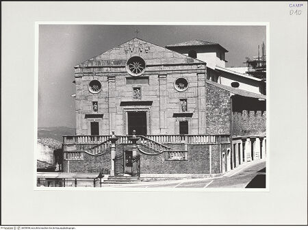 Vorderseite von Sigismondi, Roberto [http://creativecommons.org/licenses/by-nc-sa/4.0/] Cattedrale dell'Assunta - Fassade mit vorgelagerter Treppenanlage, bh559598_recto. Foto: Sigismondi, Roberto.