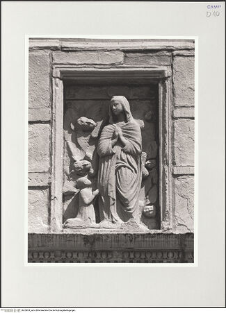 Vorderseite von Sigismondi, Roberto [http://creativecommons.org/licenses/by-nc-sa/4.0/] Drei Reliefs über den PortalenMariä Himmelfahrt - Gesamtansicht, bh559600_recto. Foto: Sigismondi, Roberto.