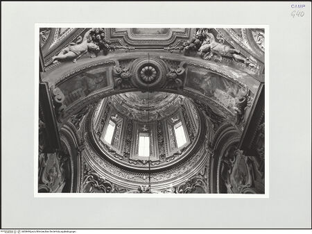 Vorderseite von Spina, Luigi [https://www.deutsche-digitale-bibliothek.de/content/lizenzen/rv-ez/] DuomoCappella di Santa Maria Suricorum - Detailansicht der Kuppel mit Bogen und Tambour, bh560444_recto. Foto: Spina, Luigi.