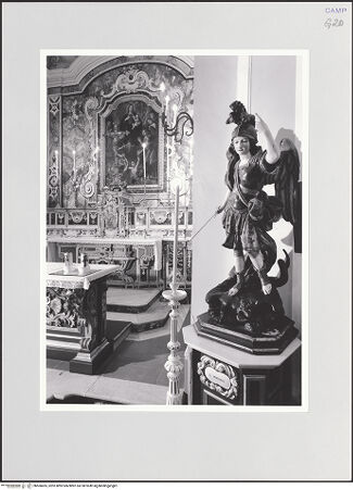 Vorderseite von Spina, Luigi [https://www.deutsche-digitale-bibliothek.de/content/lizenzen/rv-fz/] Sant'ElpidioCappella del Monte dei Morti - Blick auf den Kapellenaltar, im Vordergrund Statue des Erzengels Michael, bh560455_recto. Foto: Spina, Luigi.