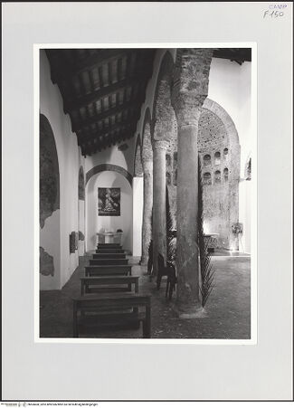 Vorderseite von Spina, Luigi [https://www.deutsche-digitale-bibliothek.de/content/lizenzen/rv-ez/] Santi Rufo e Carponio - Blick ins linke Seitenschiff und durch die Säulen zur Hauptapsis, bh560460_recto. Foto: Spina, Luigi.