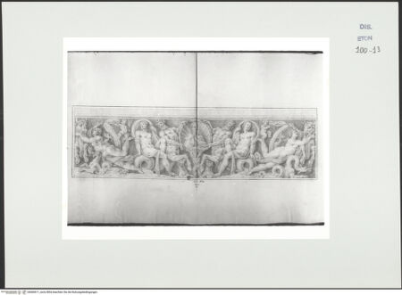 Vorderseite von Courtauld Institute, Conway Library [https://www.deutsche-digitale-bibliothek.de/content/lizenzen/rv-ez/] Sarkophagrelief mit Nereiden und dem Bildnis des Verstorbenen (Villa Borghese, Rom) - , bh560611_recto. Foto.