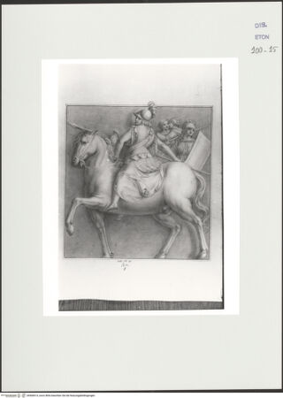 Vorderseite von Courtauld Institute, Conway Library [https://www.deutsche-digitale-bibliothek.de/content/lizenzen/rv-ez/] Amazone zu Pferd, im Hintergrund drei weibliche Figuren (Relief, Villa Borghese, Rom) - , bh560614_recto. Foto.