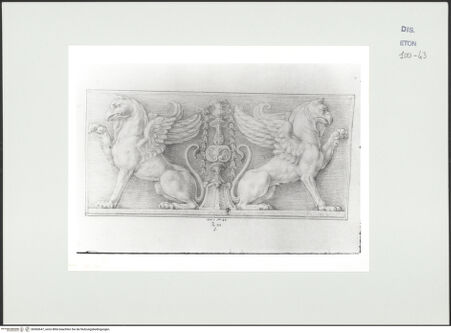 Vorderseite von Courtauld Institute, Conway Library [https://www.deutsche-digitale-bibliothek.de/content/lizenzen/rv-ez/] Kandelaber und zwei Greife (Relief, Villa Borghese, Rom) - , bh560647_recto. Foto.