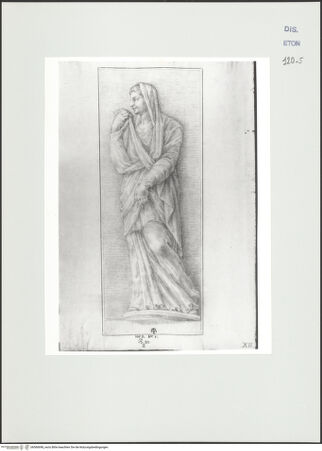 Vorderseite von Courtauld Institute, Conway Library [https://www.deutsche-digitale-bibliothek.de/content/lizenzen/rv-ez/] Stehende weibliche Gewandfigur mit Schleier (Relief, Villa Borghese, Rom) - , bh560698_recto. Foto.