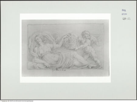 Vorderseite von Courtauld Institute, Conway Library [https://www.deutsche-digitale-bibliothek.de/content/lizenzen/rv-ez/] Liegende weibliche Figur und Putto mit Obstkorb (Basisrelief der Pomona-Statue, Villa Borghese, Rom) - , bh560750_recto. Foto.
