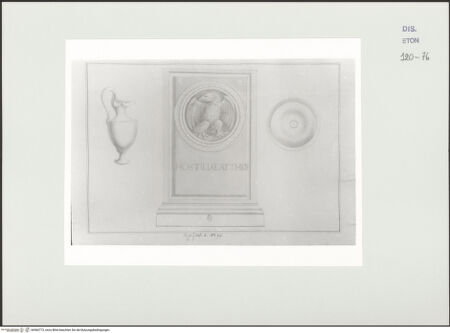 Vorderseite von Courtauld Institute, Conway Library [https://www.deutsche-digitale-bibliothek.de/content/lizenzen/rv-ez/] Stele mit Adler. Karaffe. Teller (Relief am Sockel der Apollostatue, Villa Borghese, Rom) - , bh560772_recto. Foto.