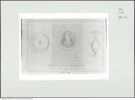 Vorderseite von Courtauld Institute, Conway Library [https://www.deutsche-digitale-bibliothek.de/content/lizenzen/rv-ez/] Stele mit Adler. Karaffe. Teller (Relief am Sockel der Bacchusstatue, Villa Borghese, Rom) - , bh560773_recto. Foto.