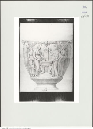 Vorderseite von Courtauld Institute, Conway Library [https://www.deutsche-digitale-bibliothek.de/content/lizenzen/rv-ez/] Serie von Zeichnungen nach einer antiken Vase mit Reliefschmuck (Villa Borghese, Rom)Seitenansicht mit Darstellung eines Tieropfers - , bh560845_recto. Foto.