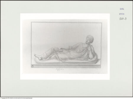 Vorderseite von Courtauld Institute, Conway Library [https://www.deutsche-digitale-bibliothek.de/content/lizenzen/rv-ez/] Liegende männliche Figur mit Toga (Statue, Villa Strozzi, Rom) - , bh560855_recto. Foto.