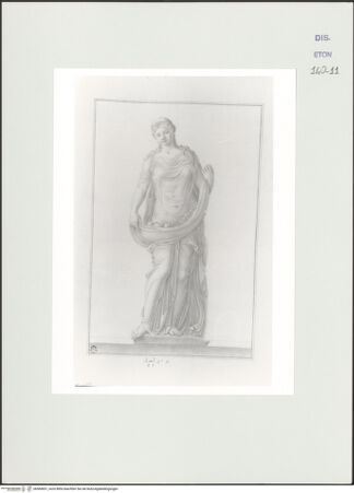 Vorderseite von Courtauld Institute, Conway Library [https://www.deutsche-digitale-bibliothek.de/content/lizenzen/rv-ez/] Stehende weibliche Gewandfigur mit Früchten (Flora?) (Statue, Villa Strozzi, Rom) - , bh560857_recto. Foto.