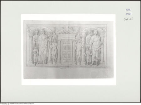 Vorderseite von Courtauld Institute, Conway Library [https://www.deutsche-digitale-bibliothek.de/content/lizenzen/rv-ez/] Sarkophagrelief mit stehenden Figuren und Genien vor einer Architektur (Villa Montalto, Rom) - , bh560869_recto. Foto.