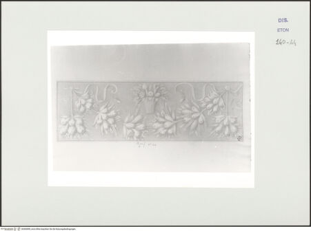 Vorderseite von Courtauld Institute, Conway Library [https://www.deutsche-digitale-bibliothek.de/content/lizenzen/rv-ez/] Relief mit Girlande und Fruchtkorb (Villa Altieri, Rom) - , bh560890_recto. Foto.