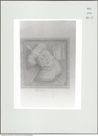 Vorderseite von Courtauld Institute, Conway Library [https://www.deutsche-digitale-bibliothek.de/content/lizenzen/rv-ez/] Rüstungeines römischen Legionärs (Relief, Villa Altieri, Rom) - , bh560891_recto. Foto.