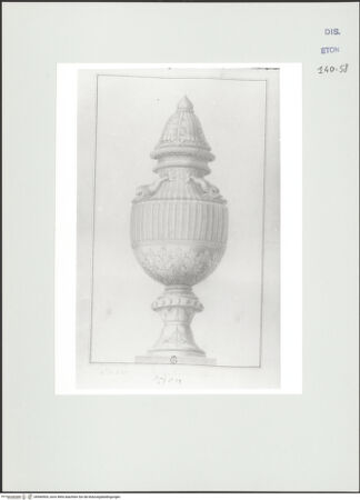 Vorderseite von Courtauld Institute, Conway Library [https://www.deutsche-digitale-bibliothek.de/content/lizenzen/rv-ez/] Vase mit ornamentalem Blattschmuck und Delphinen (Villa Altieri, Rom) - , bh560904_recto. Foto.