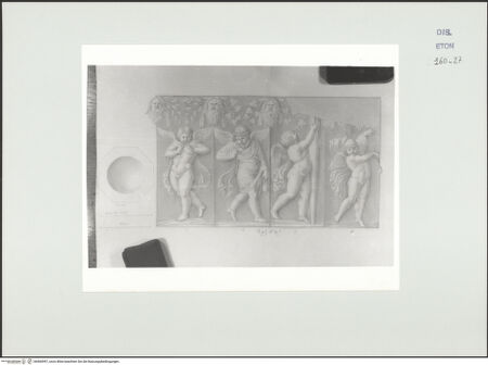 Vorderseite von Courtauld Institute, Conway Library [https://www.deutsche-digitale-bibliothek.de/content/lizenzen/rv-ez/] Zeichnungen nach einer achteckigen Urne mit Eroten (Villa Albani, Rom)Eroten - , bh560997_recto. Foto.