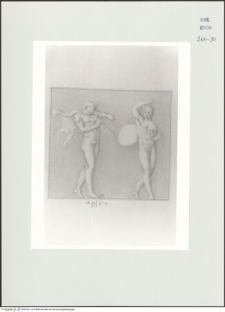 Vorderseite von Courtauld Institute, Conway Library [https://www.deutsche-digitale-bibliothek.de/content/lizenzen/rv-ez/] Serie von Zeichnungen nach einer antiken Vase mit Reliefschmuck (Villa Albani, Rom)Reliefschmuck: Flöte spielender Satyr und Satyr mit Trommel (?) - , bh561001_recto. Foto.